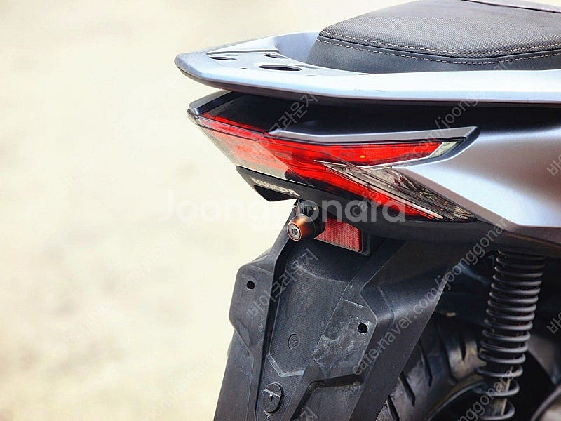 서울 21년식 PCX125 ABS 블박튜닝 팝니다--7